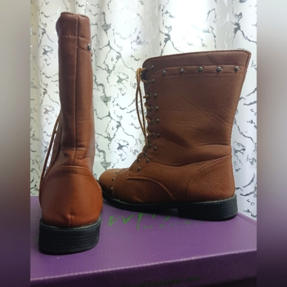 Boots - Picture 3 of 4